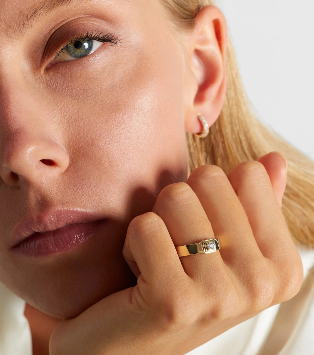 Stone and Strand - 10kt gold ring with diamonds