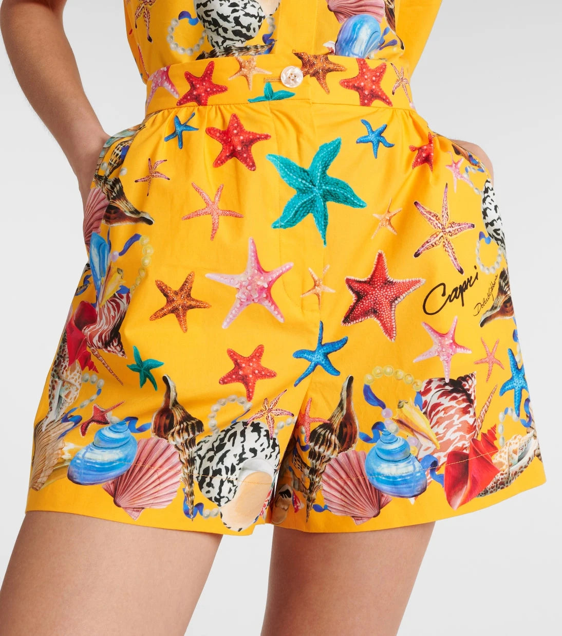 Dolce&Gabbana - شورت قطني مطبوع بخصر مرتفع بتصميم كابري