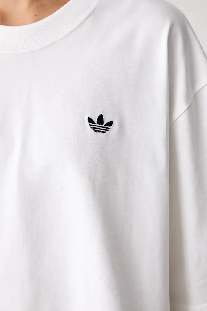 adidas Originals kadın pamuklu Essentials tişört