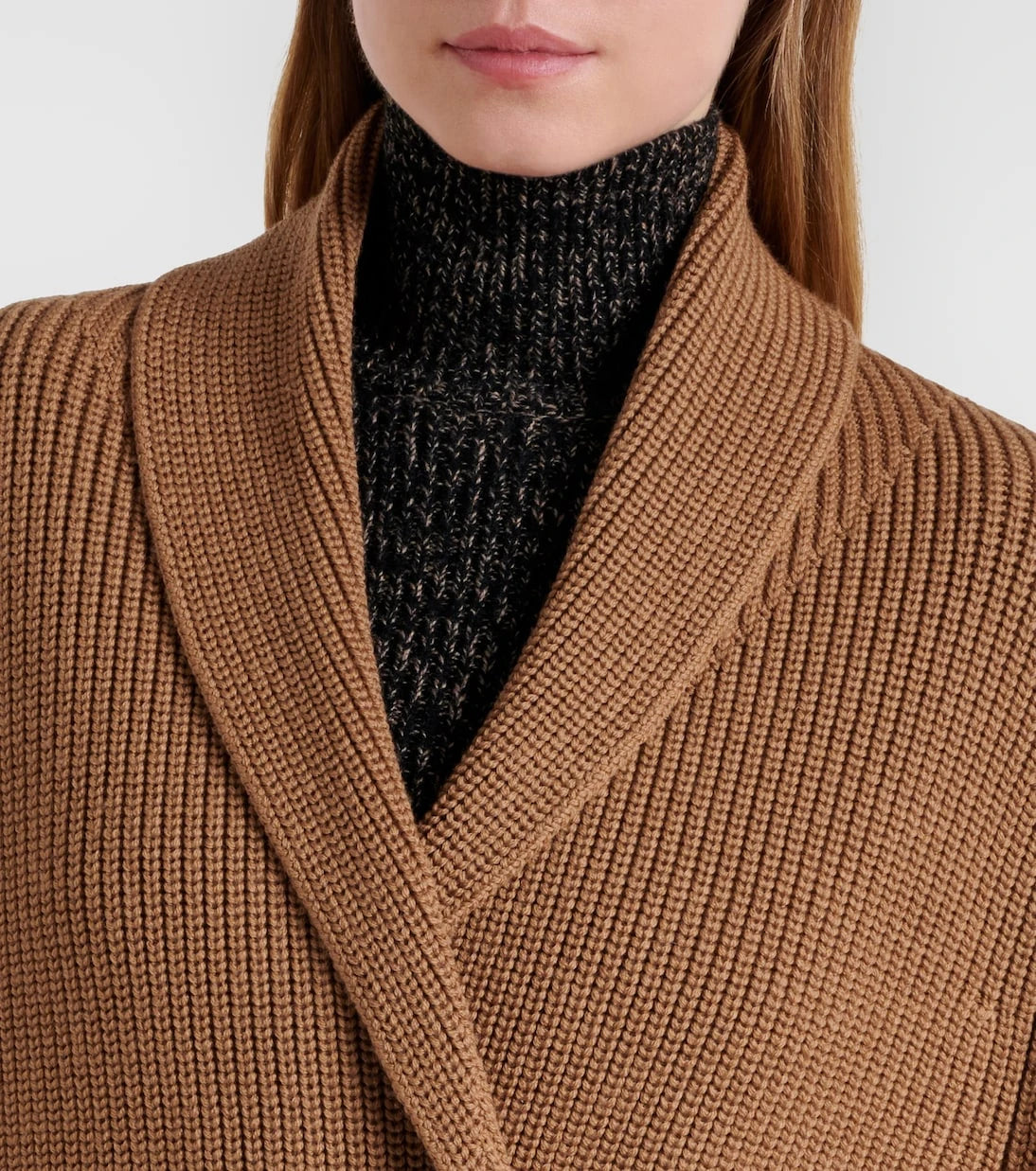 Max Mara - كاب أجينزيا من صوف الفيرجن بقصة صفين أزرار