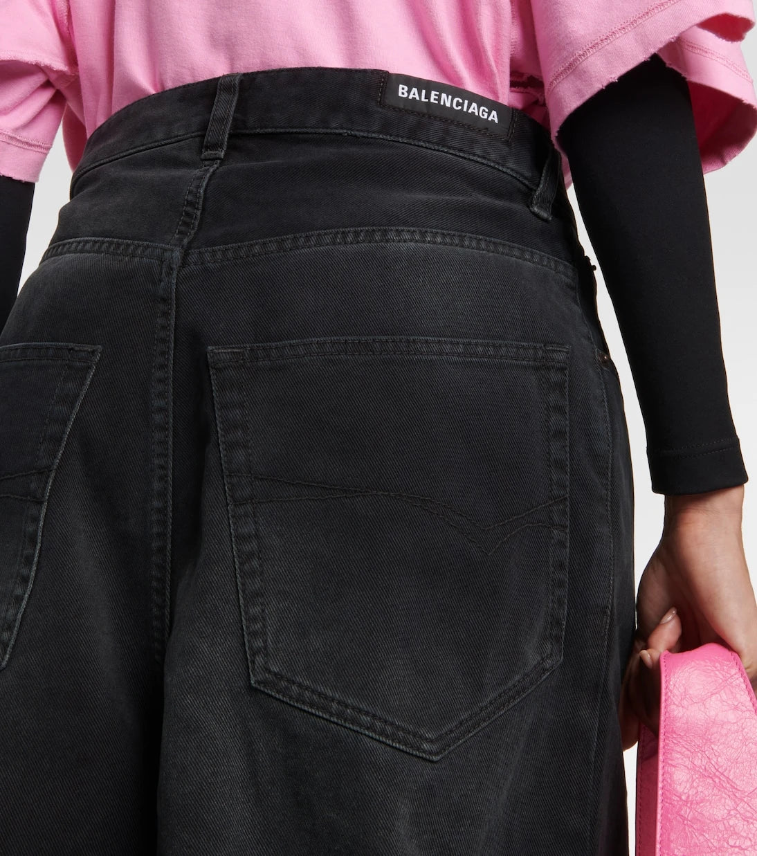 Balenciaga - جينز واسع الساق بخصرٍ عالٍ