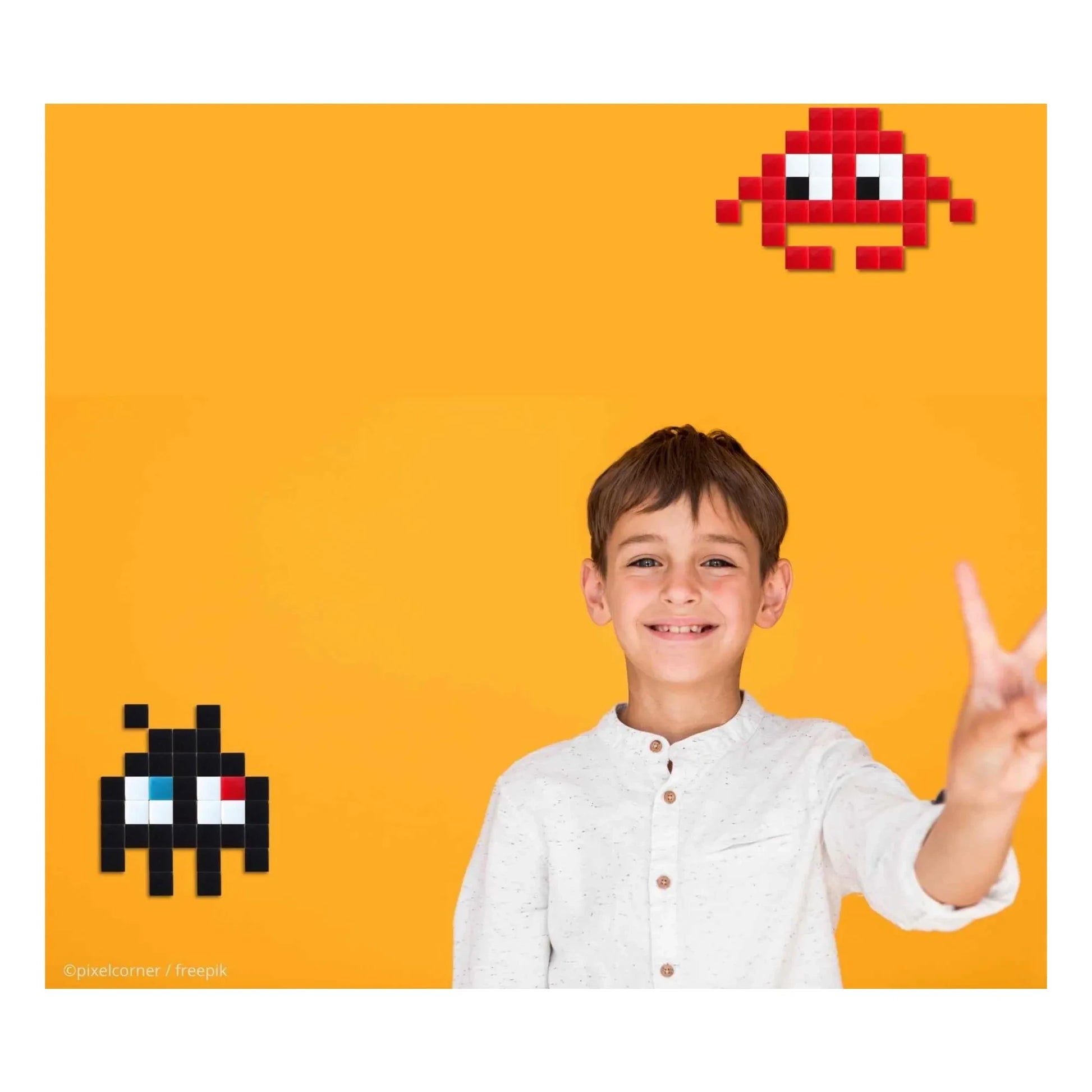 Pixel Corner - Pixel Art Kit - Little Alien | Black