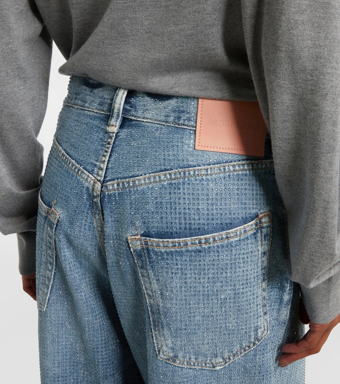 Acne Studios - جينز واسع الساق منخفض الخصر مزين بالكريستال