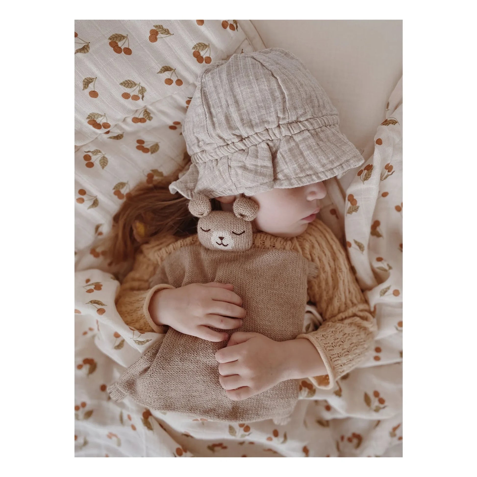 Main Sauvage - Flat Teddy Bear | Sand
