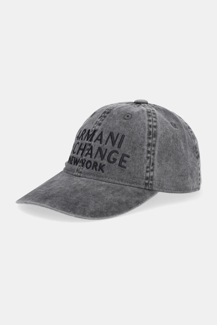 Памучна шапка с козирка Armani Exchange
