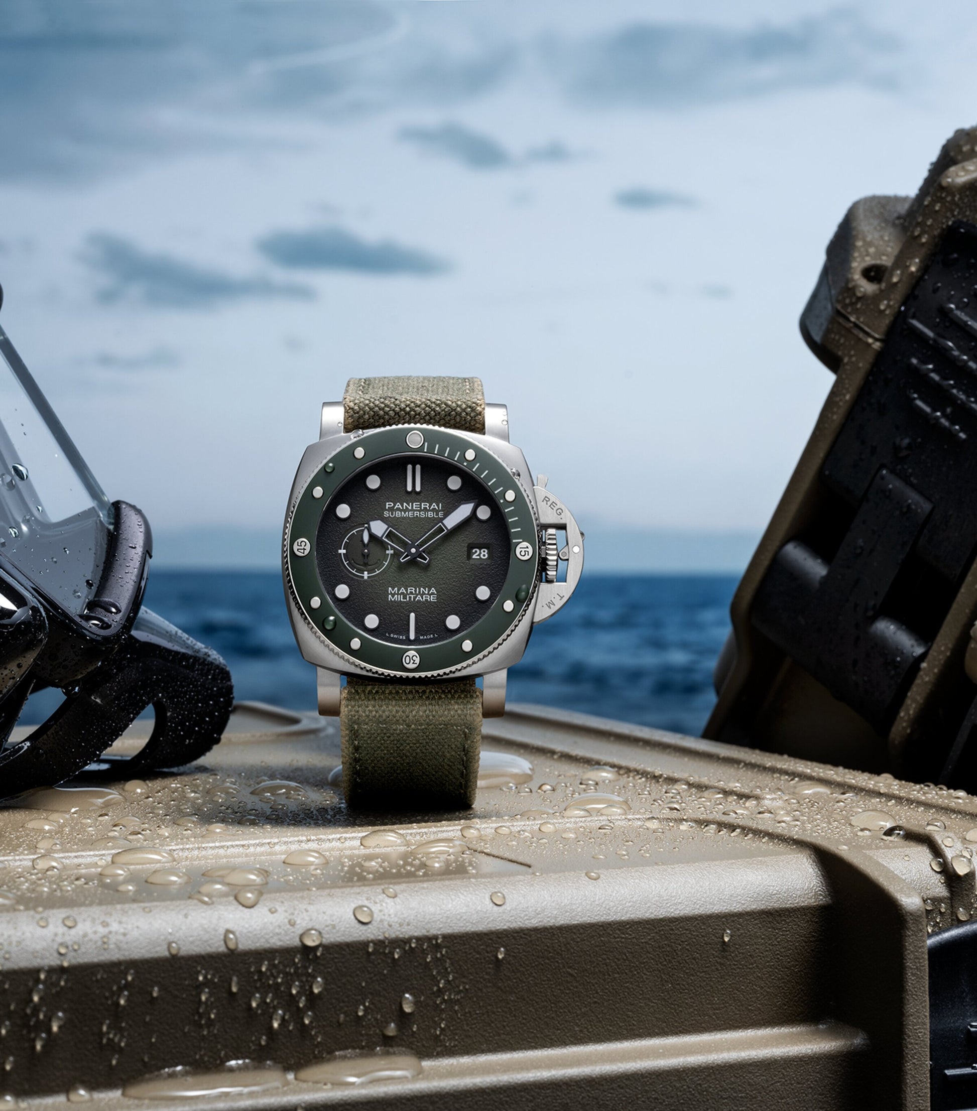 Stainless Steel Submersible Marina Militare Watch 44mm
