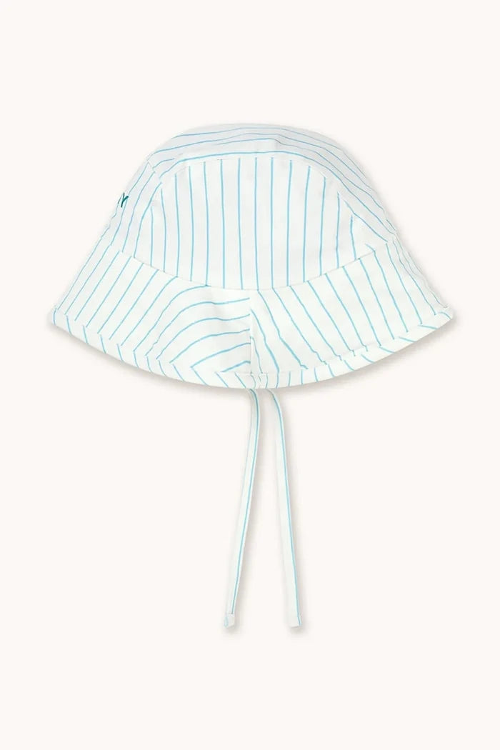 Детска капела Tinycottons CYAN FINE STRIPES BUCKET HAT