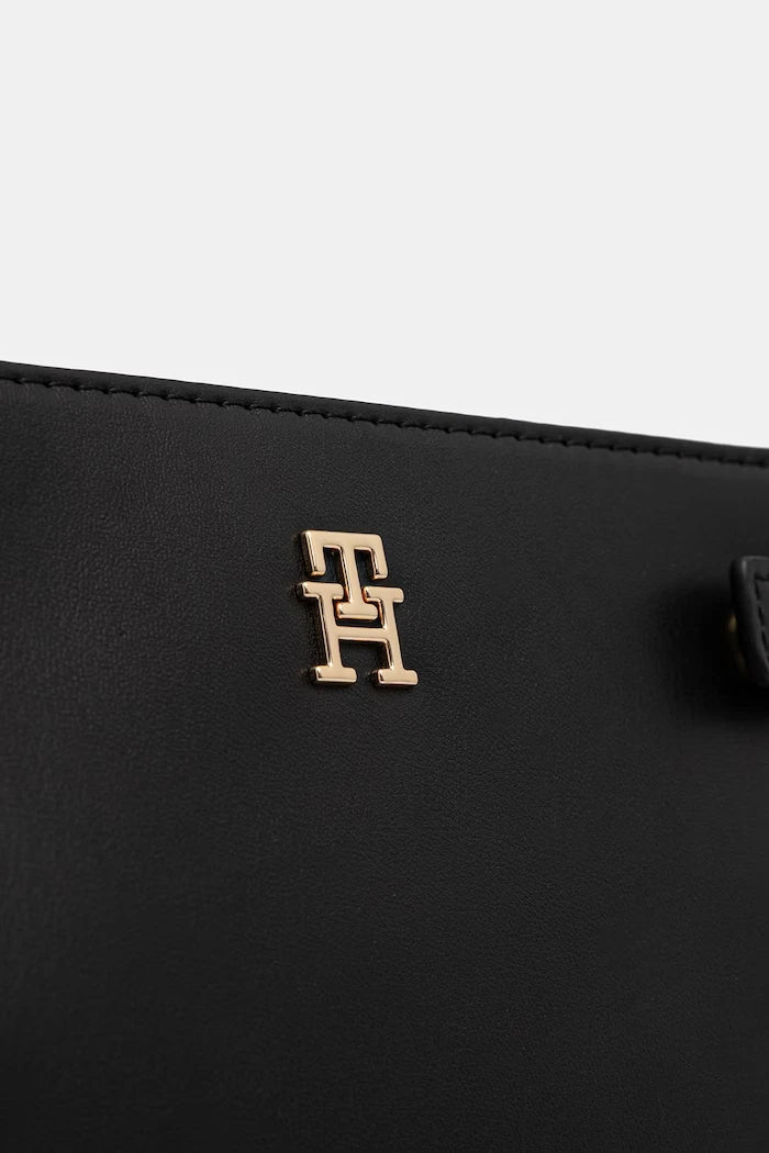 Tommy Hilfiger kadın crossbody çanta