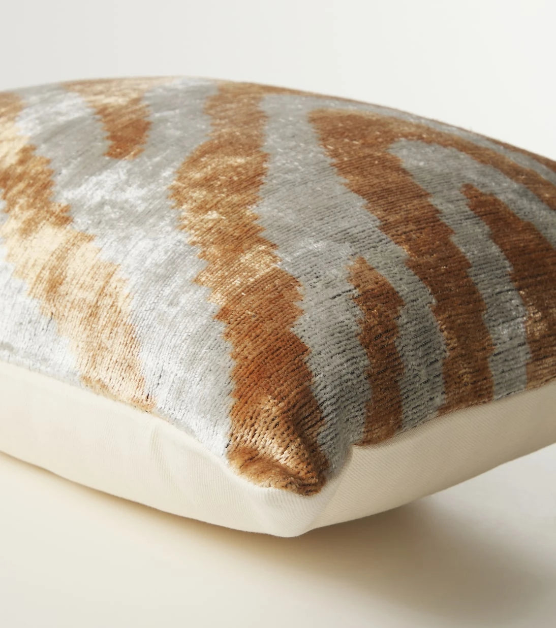 Les-Ottomans - Striped silk and cotton velvet cushion