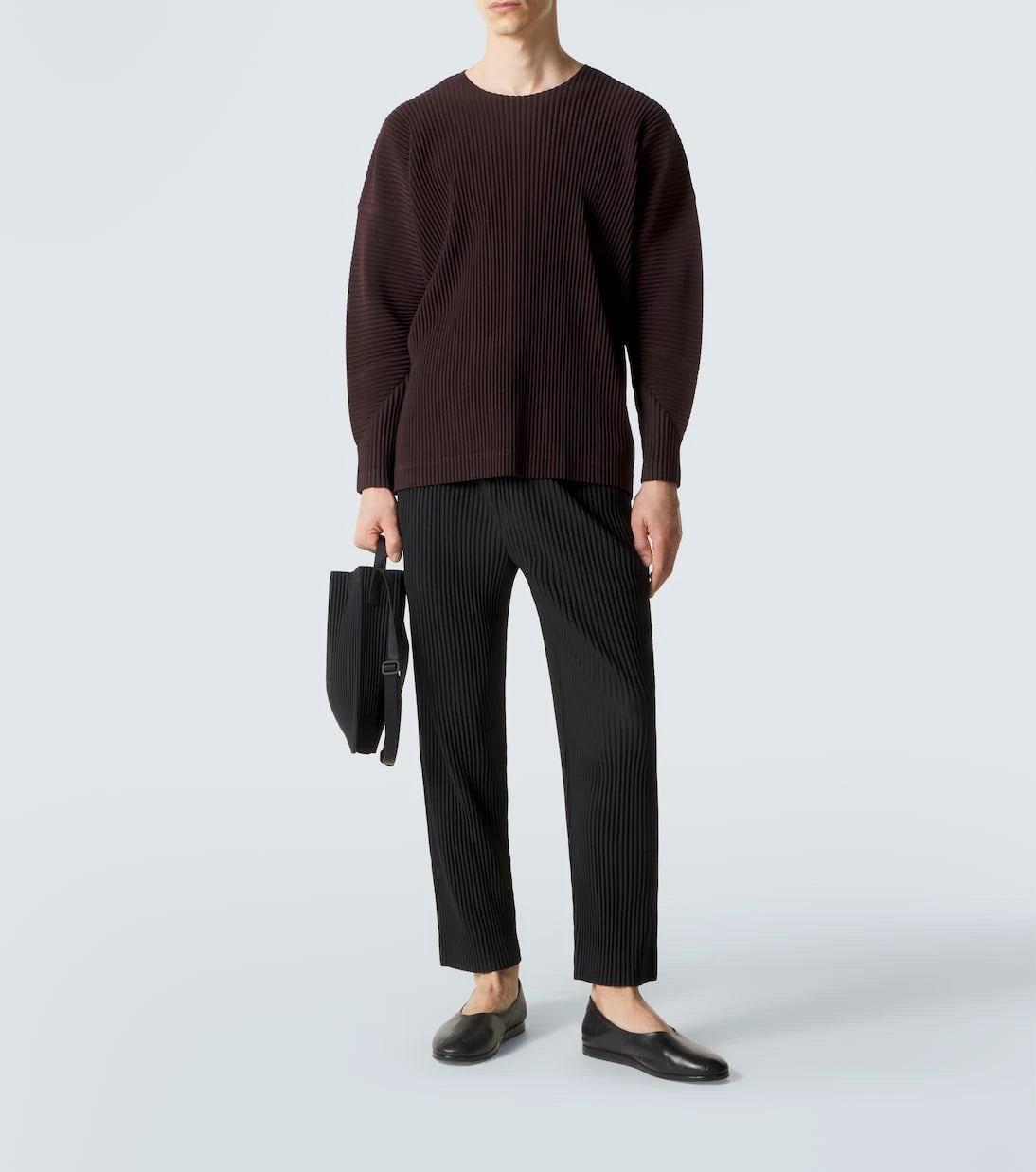 Homme Plissé Issey Miyake - حقيبة كتف بتطريزات مع رباط سحب