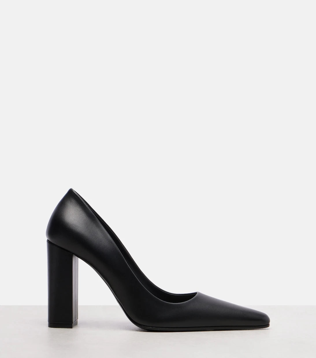 Alaïa - Pointy leather pumps