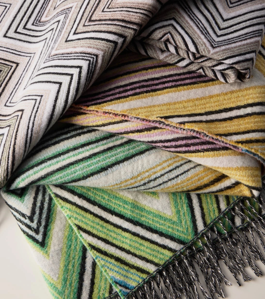 Missoni - بطانية صوف مضلعة بطبعة متعرجة (Zig Zag)