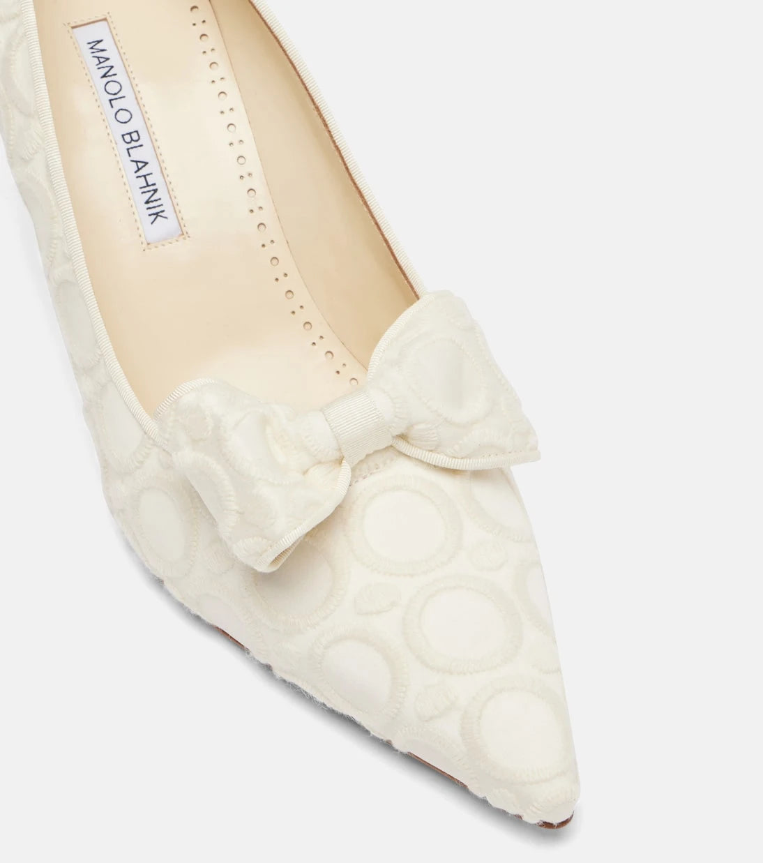 Manolo Blahnik - Epirotes 70 embroidered satin pumps