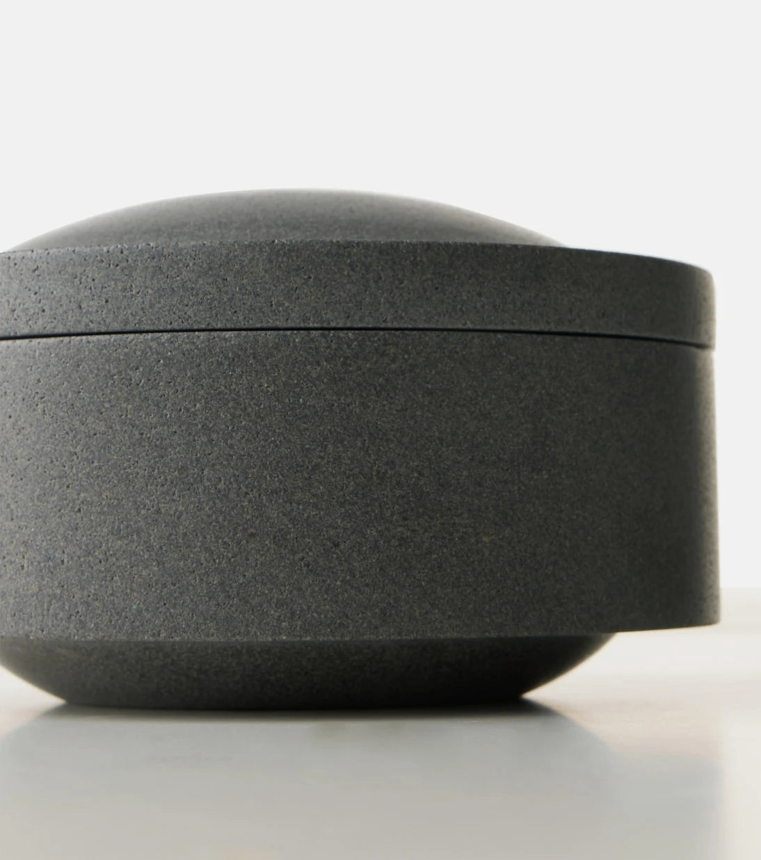 Louise Roe - Gallery Object 07 stoneware container