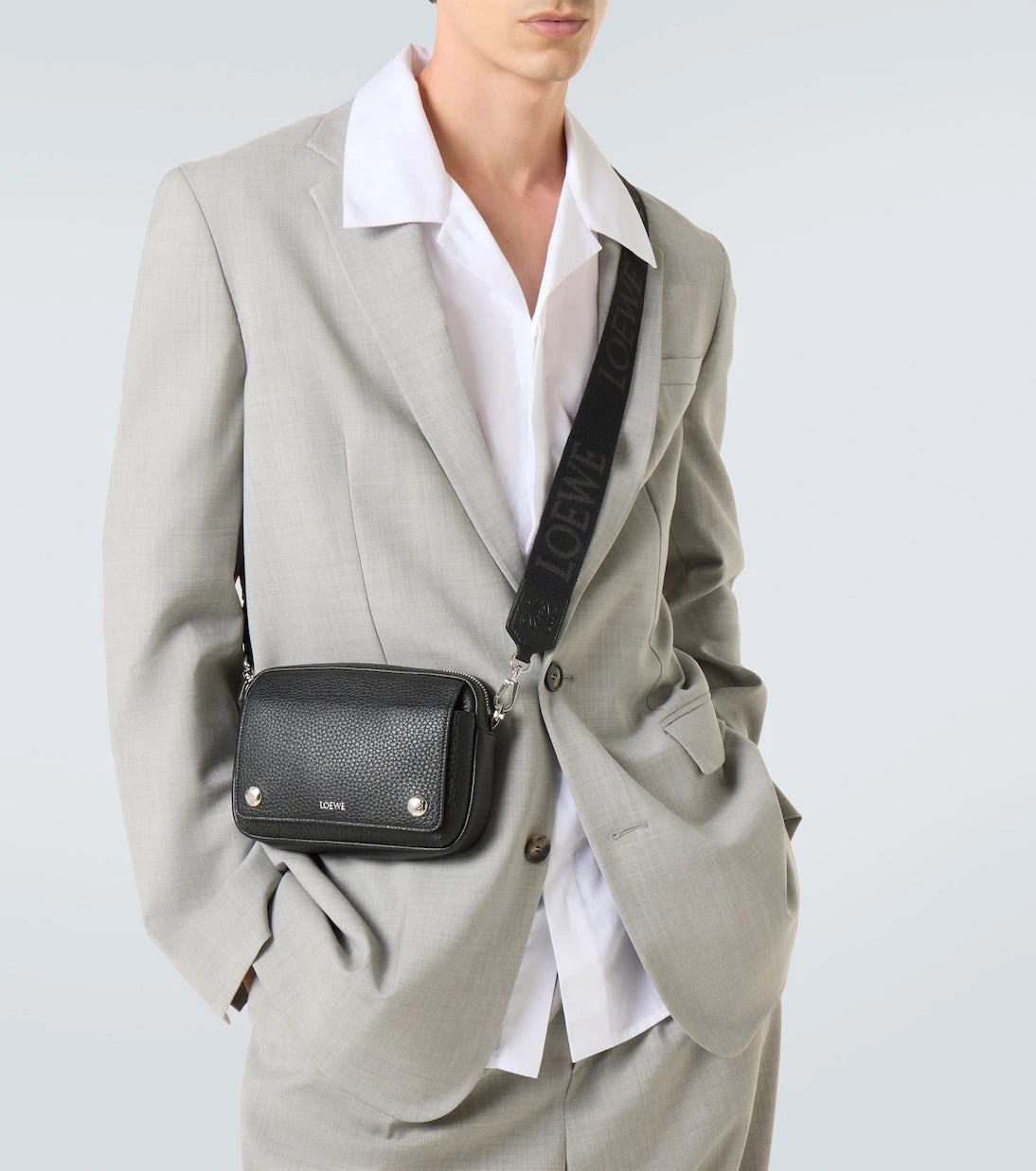 Loewe - حقيبة كتف Pebble Small من الجلد