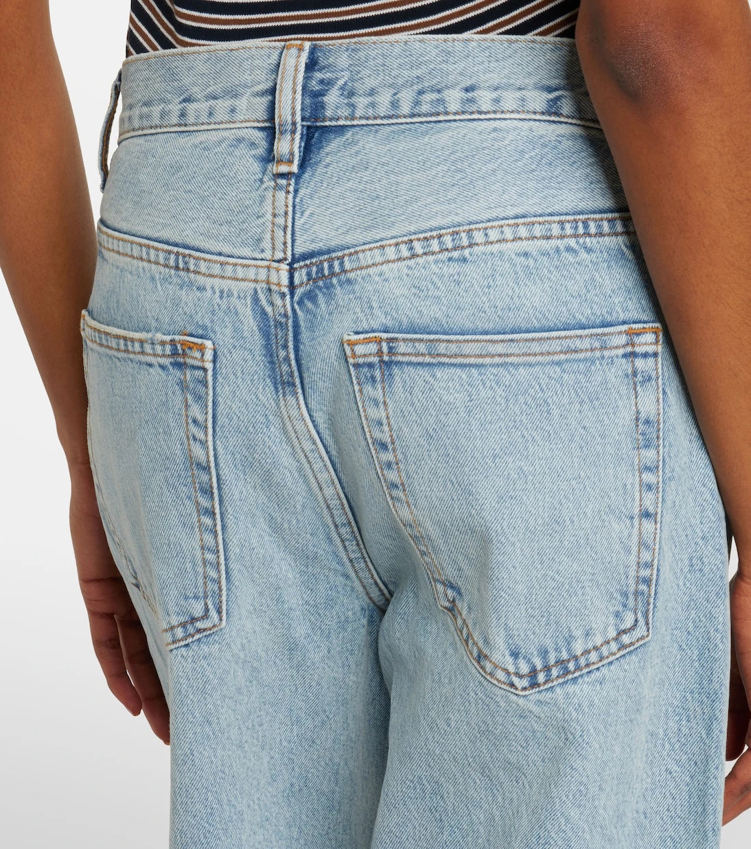 Frame - بنطلون جينز The Bow Crop بقصة أرجل واسعة