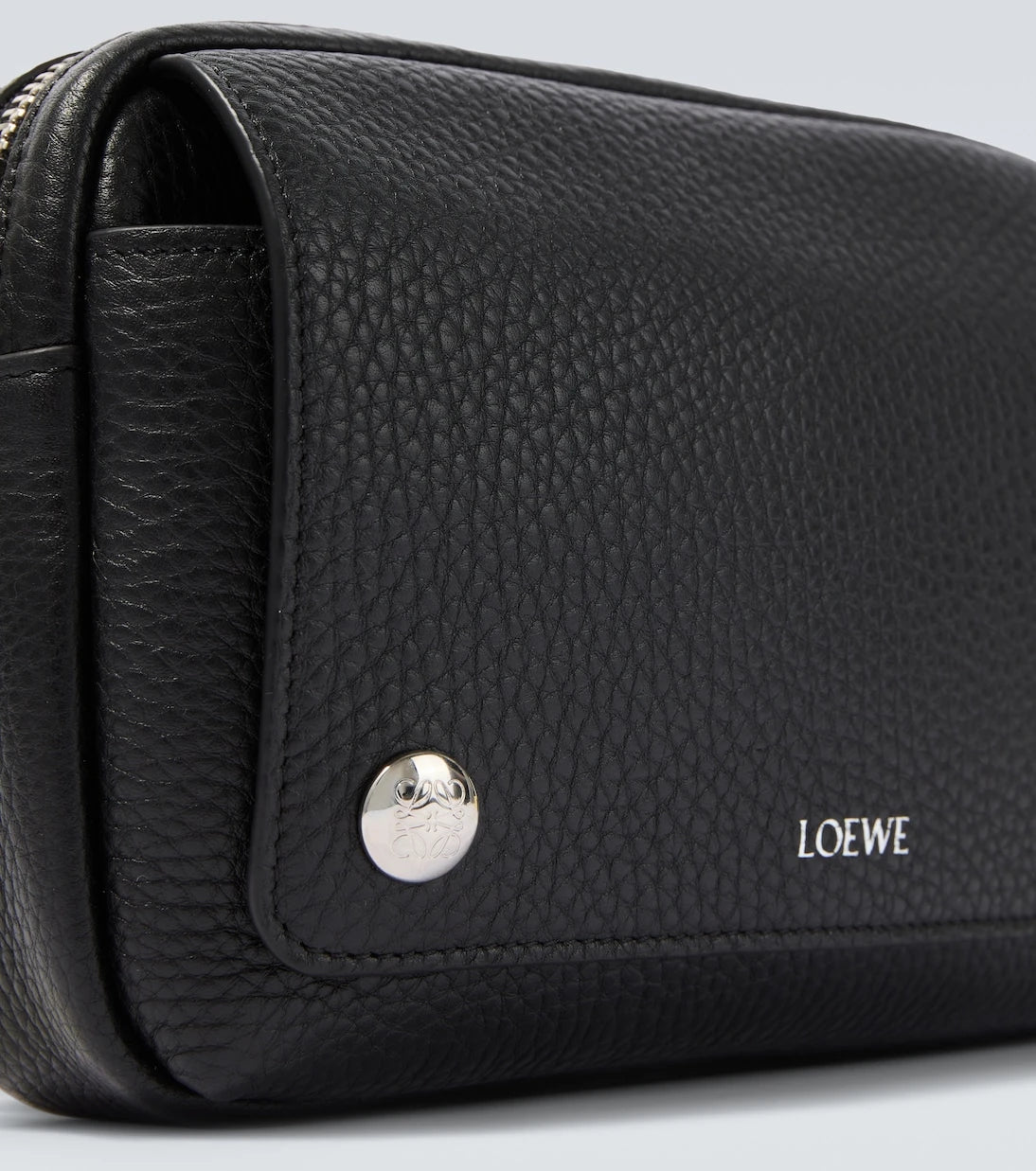 Loewe - حقيبة كتف Pebble Small من الجلد