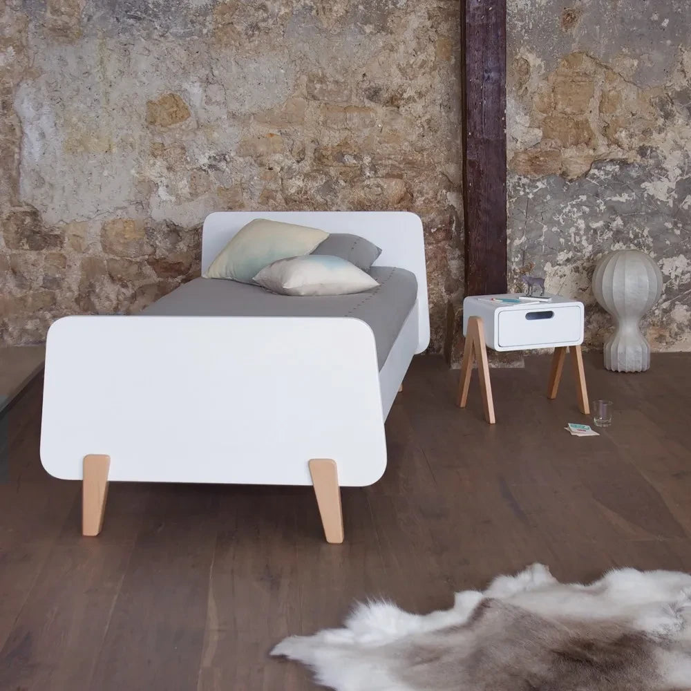 Laurette - Natural Wood MM Footed Bed | White