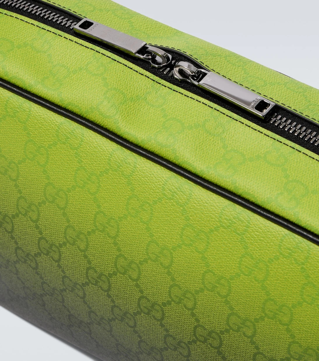 Gucci - حقيبة كروس بدي كانفاس أومبري بنقشة GG