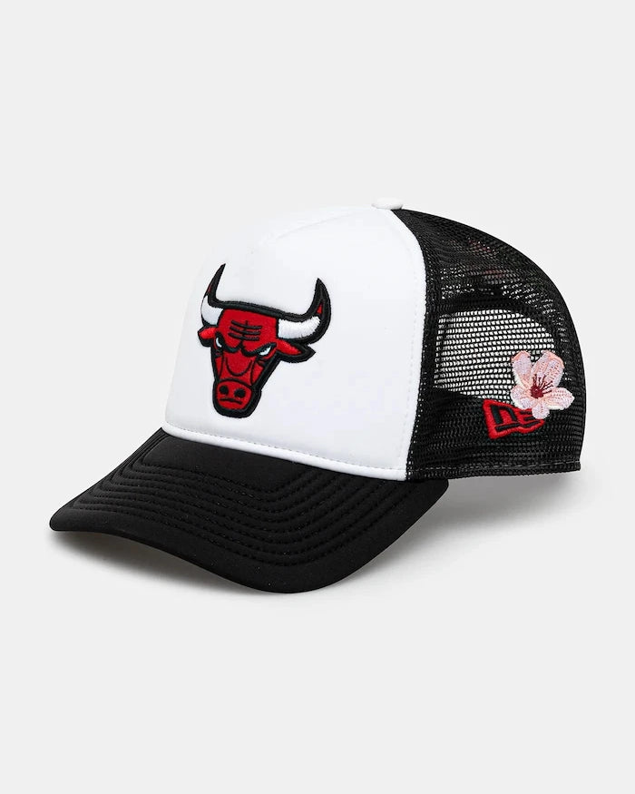 Шапка с козирка New Era NBA Flower Trucker Bulls