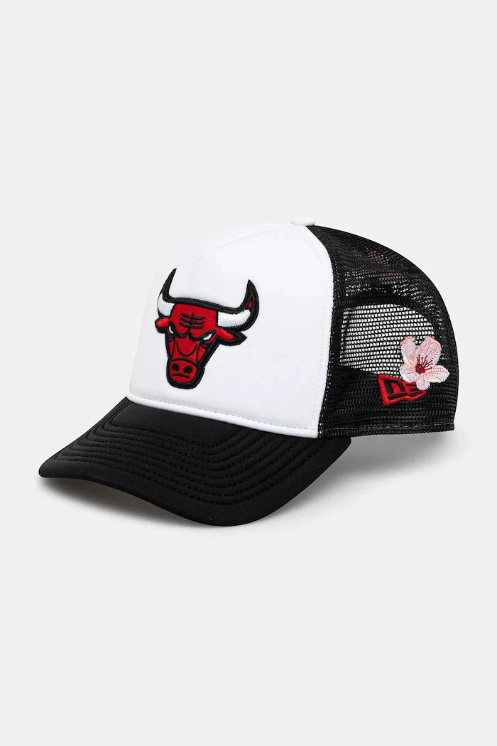 Шапка с козирка New Era NBA Flower Trucker Bulls