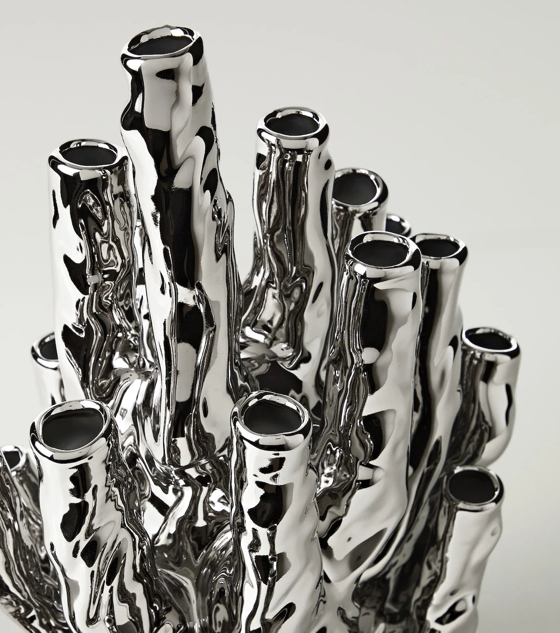 Polspotten - Coral porcelain vase by Norman Trapman