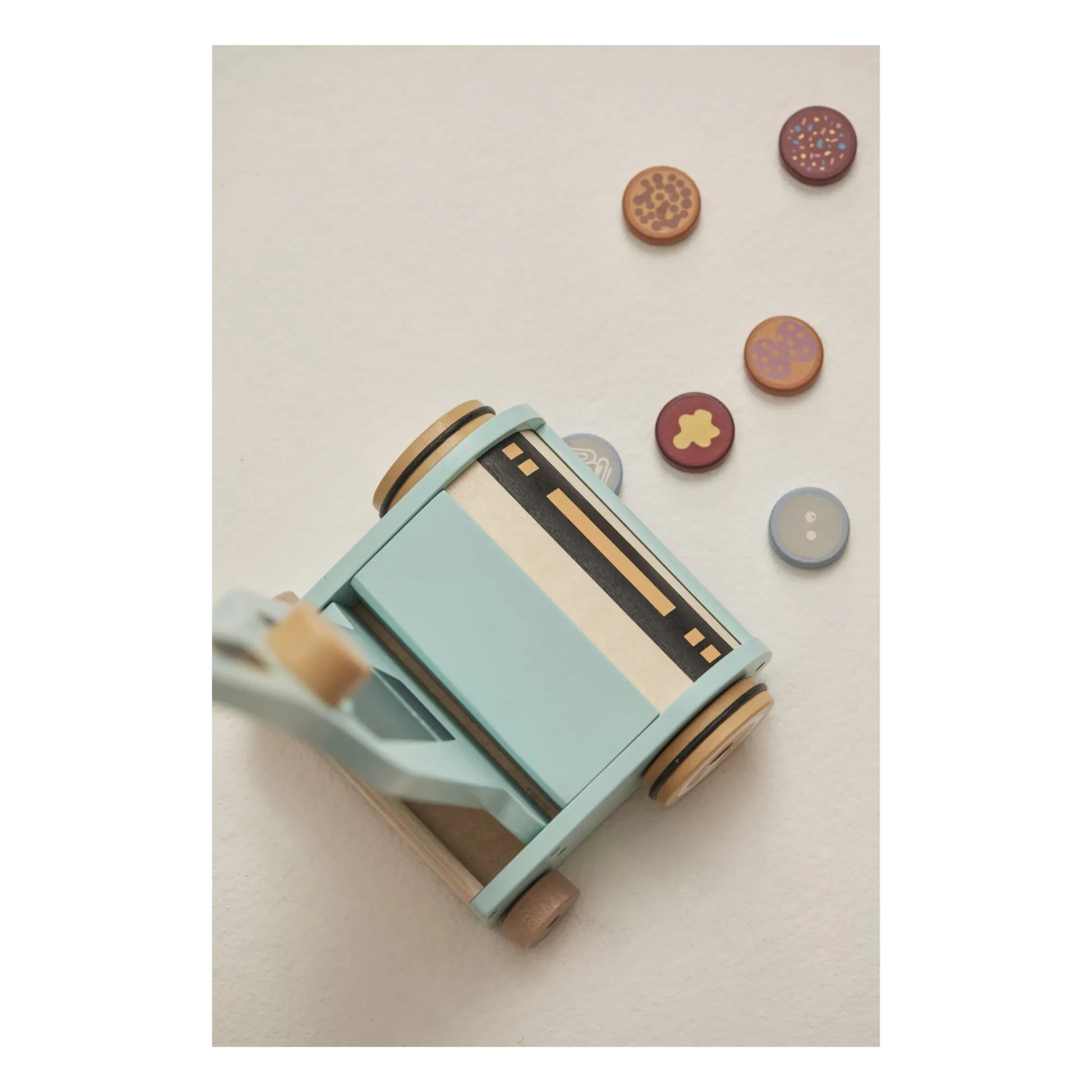 Kid's Concept - Wooden Vacuum Cleaner