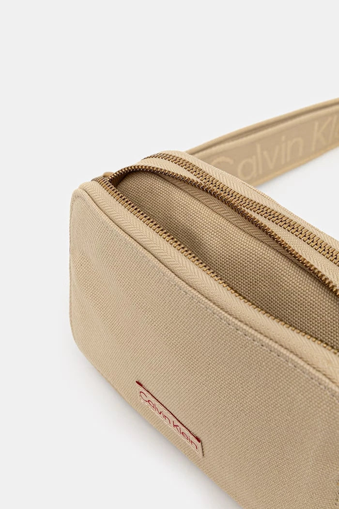 Calvin Klein Pamuklu kadın crossbody çanta