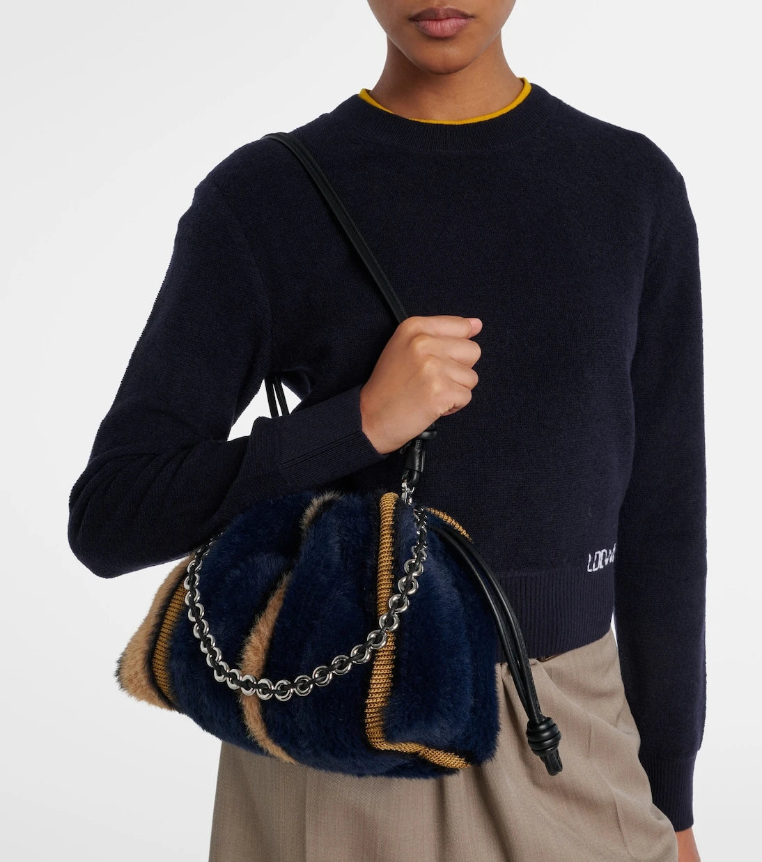 Loewe - حقيبة كلاتش فلامنكو متوسطة الحجم بتعاون مع لويس واين