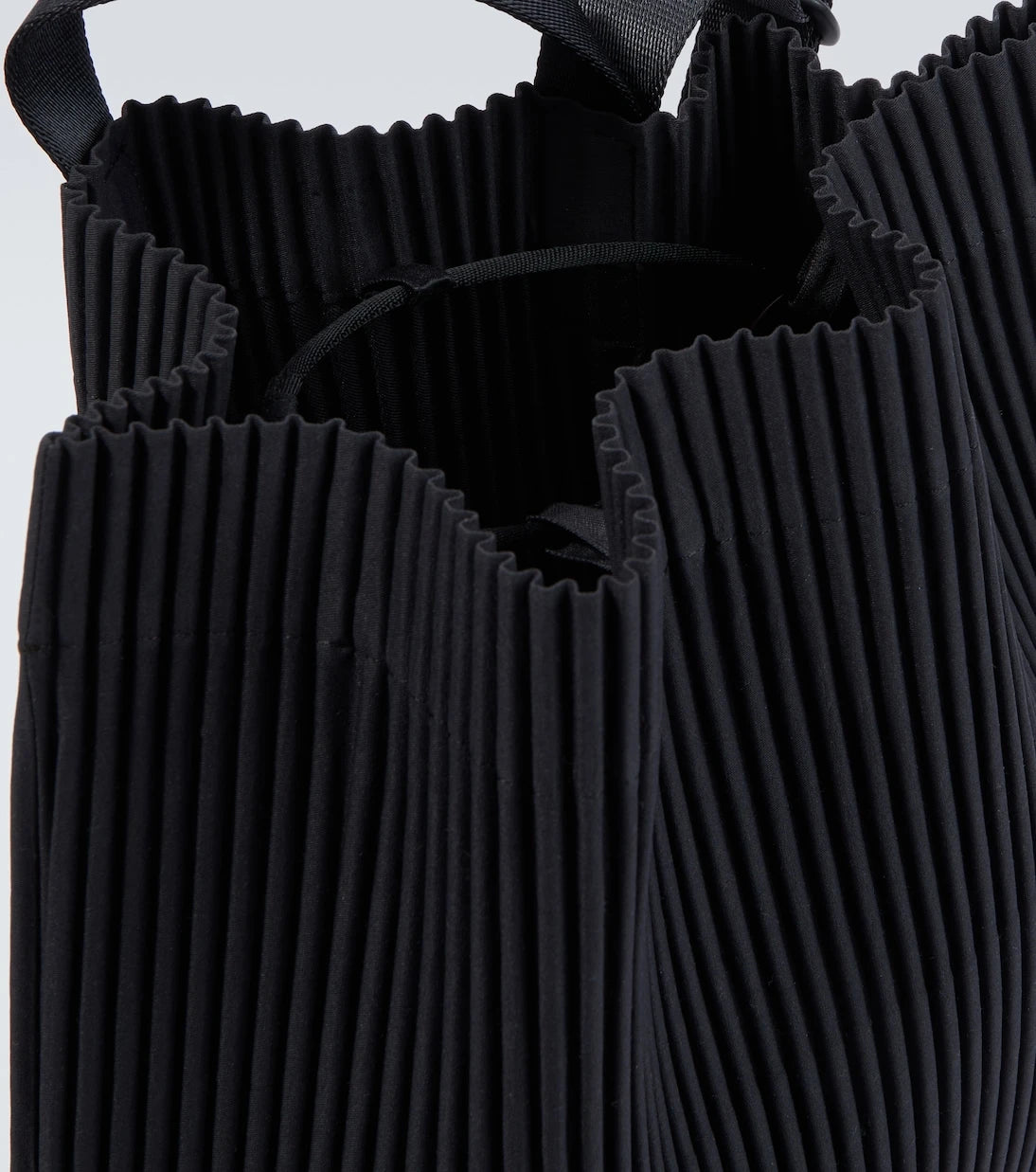 Homme Plissé Issey Miyake - Drawstring Pleats shoulder bag