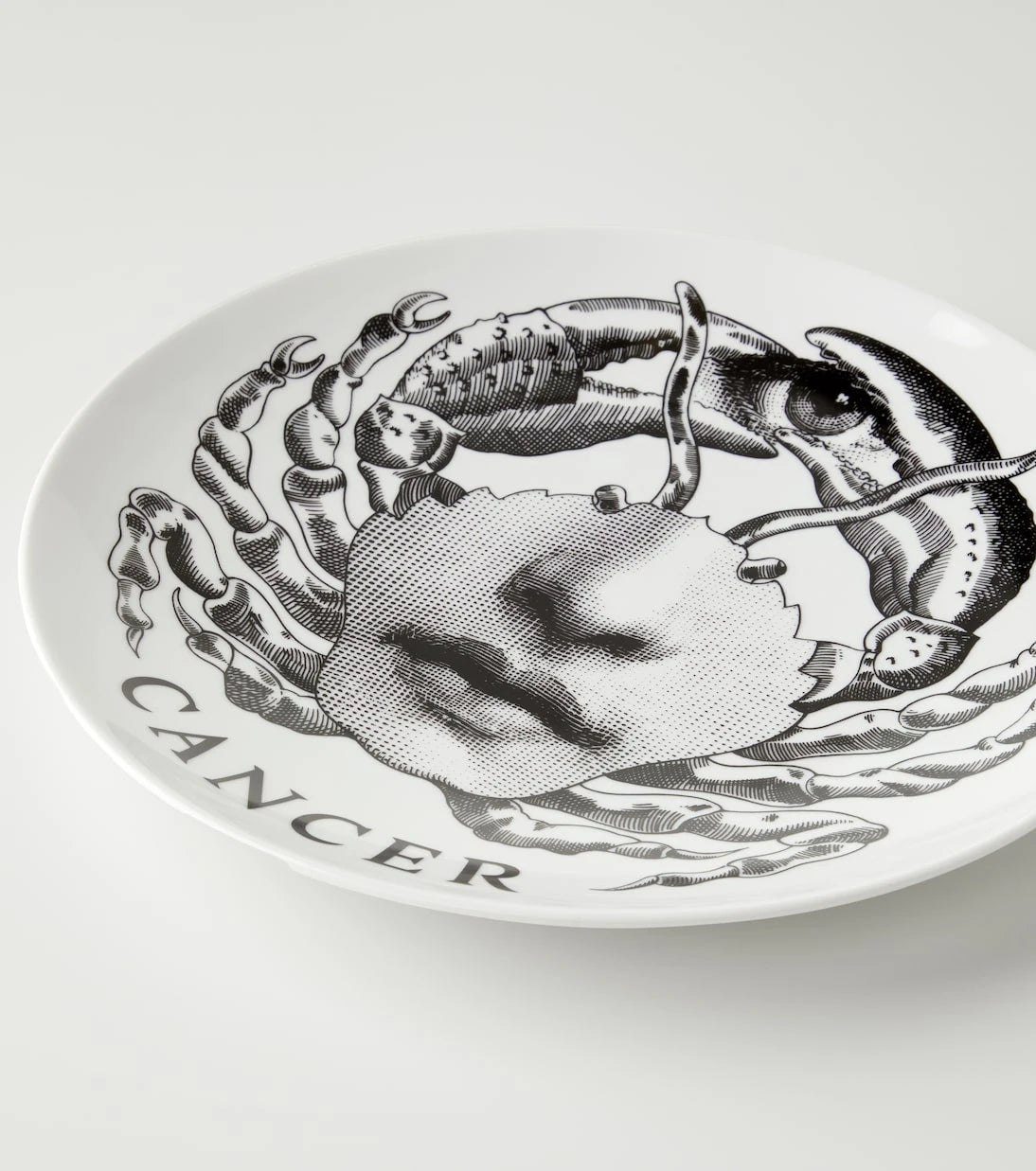 Fornasetti - صحن حائط تِما إي فاريَتسيوني رقم 351 السرطان