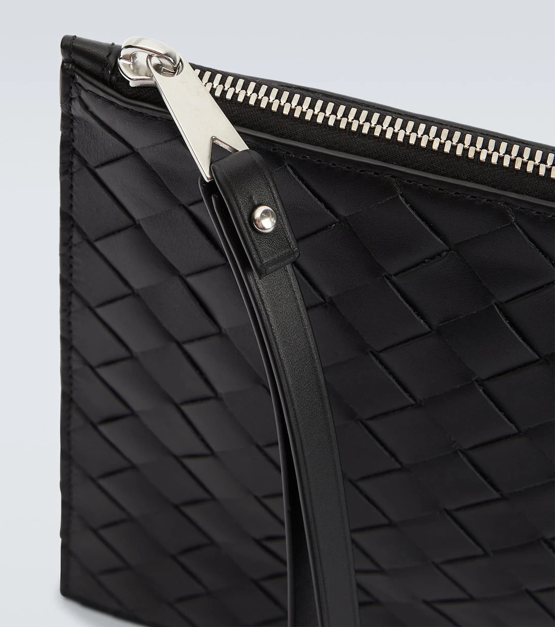 Bottega Veneta - حقيبة يد كبيرة من الجلد المنسوج