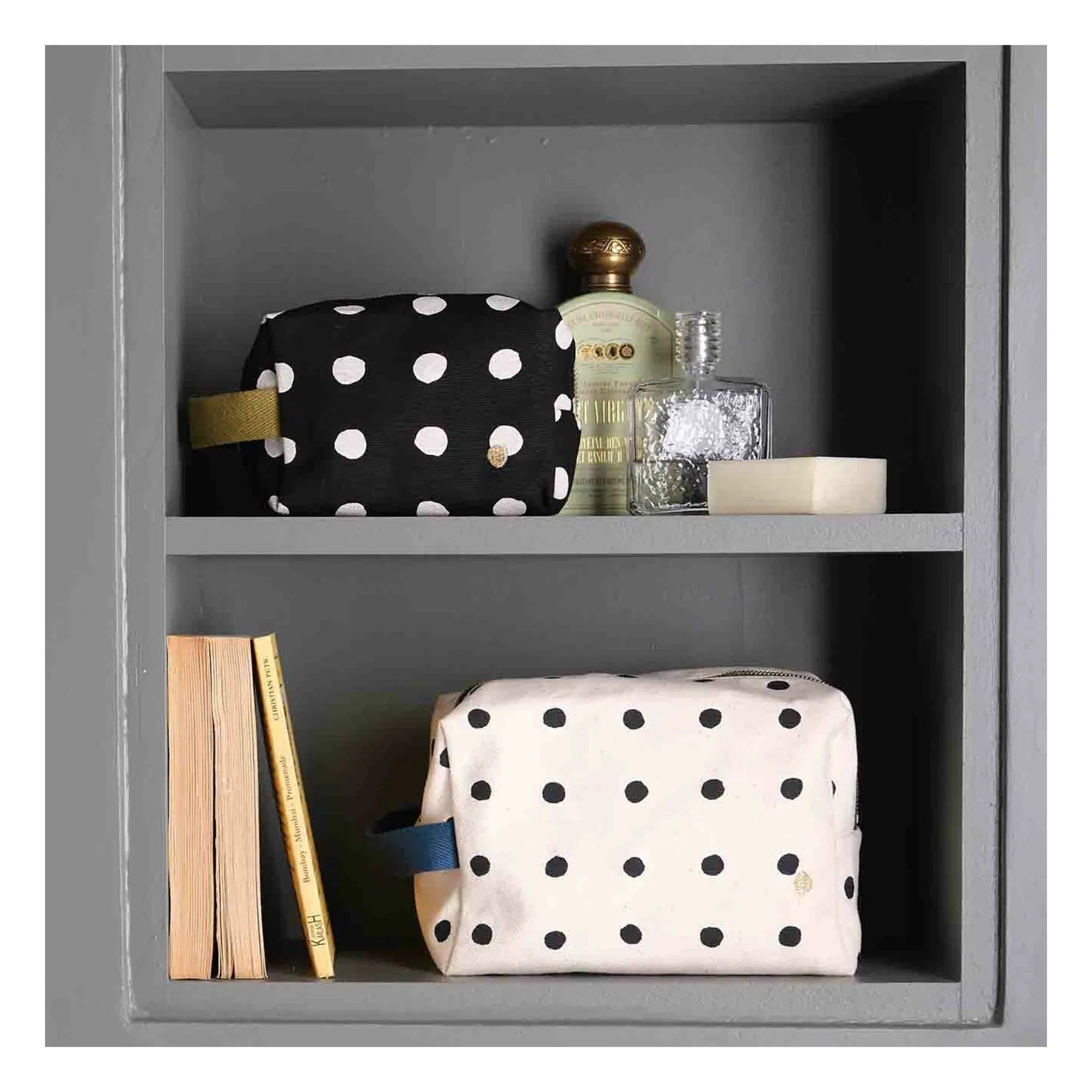 La cerise sur le gâteau - Cube organic cotton toiletry bag with polka dots Mia | Caviar