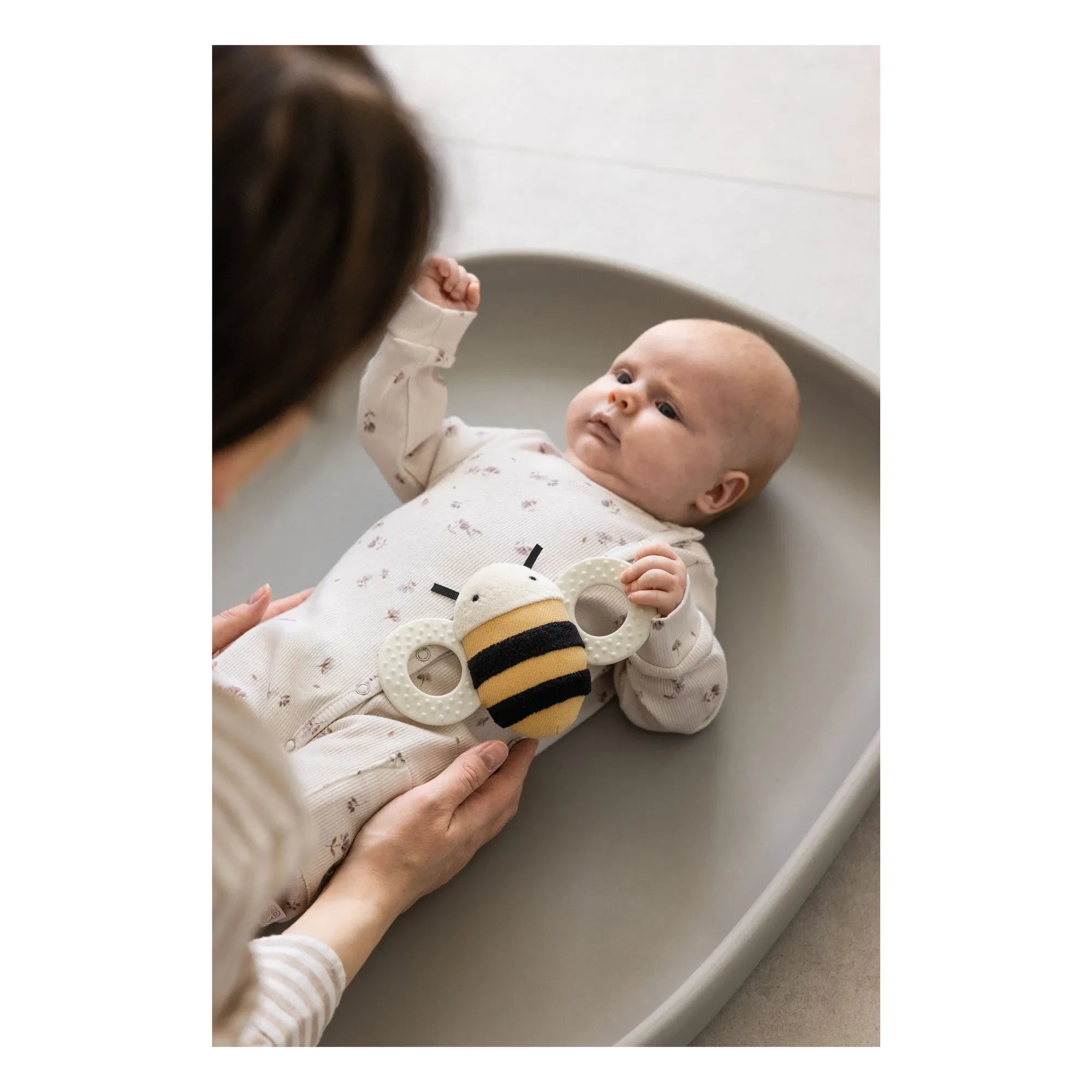 Sebra - Billy the bee rattle | Yellow
