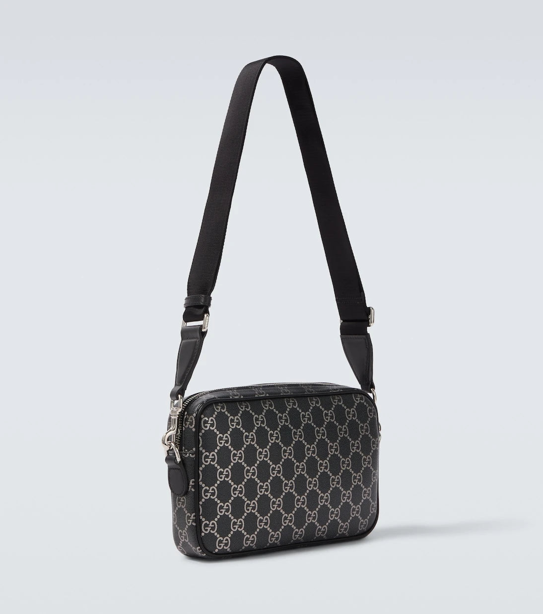 Gucci - حقيبة كتف GG مزينة بالجلد