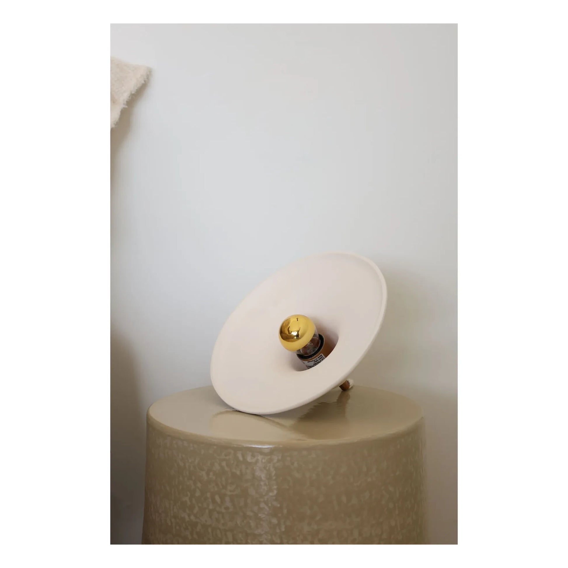 Masamé - Gigaro raw ceramic hand wand | Warm White