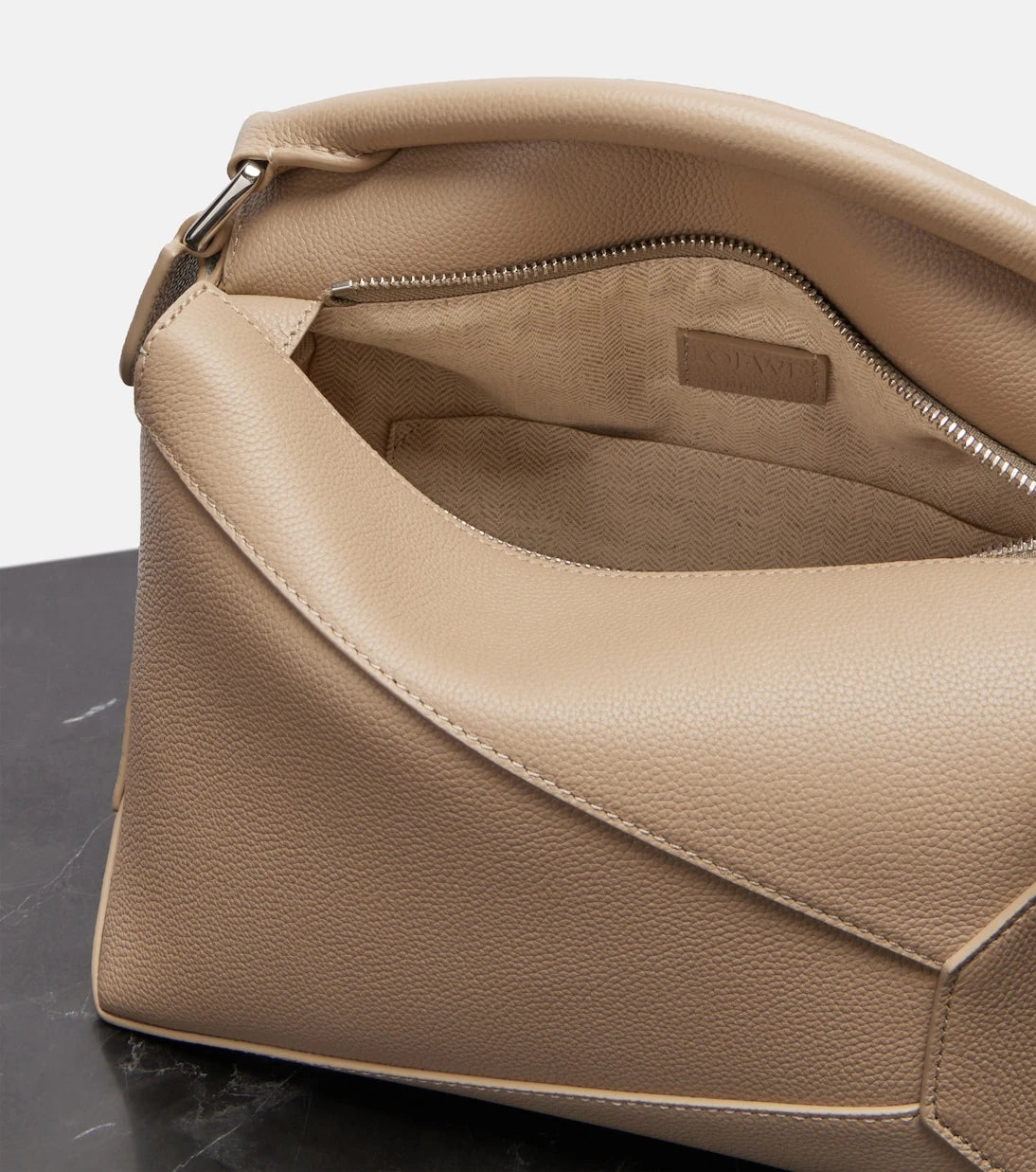 Loewe - حقيبة توت جلد صغيرة Puzzle Edge