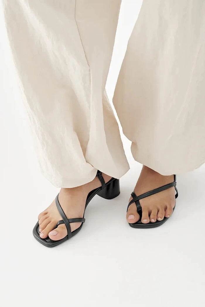 Vagabond Shoemakers EVIE kalın topuklu deri sandalet