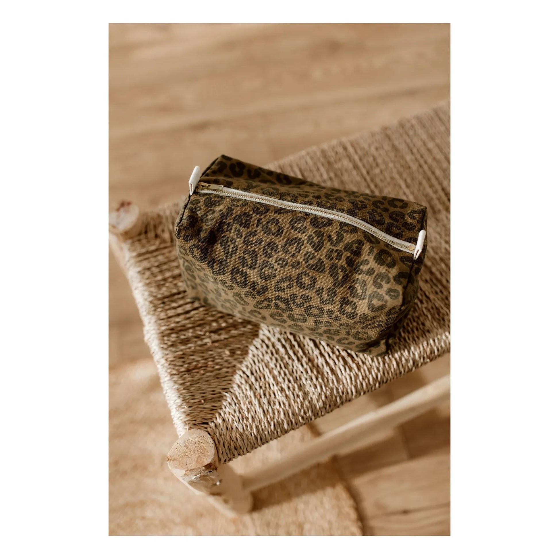 Rose in April - Vic Graou toiletry bag | Olive