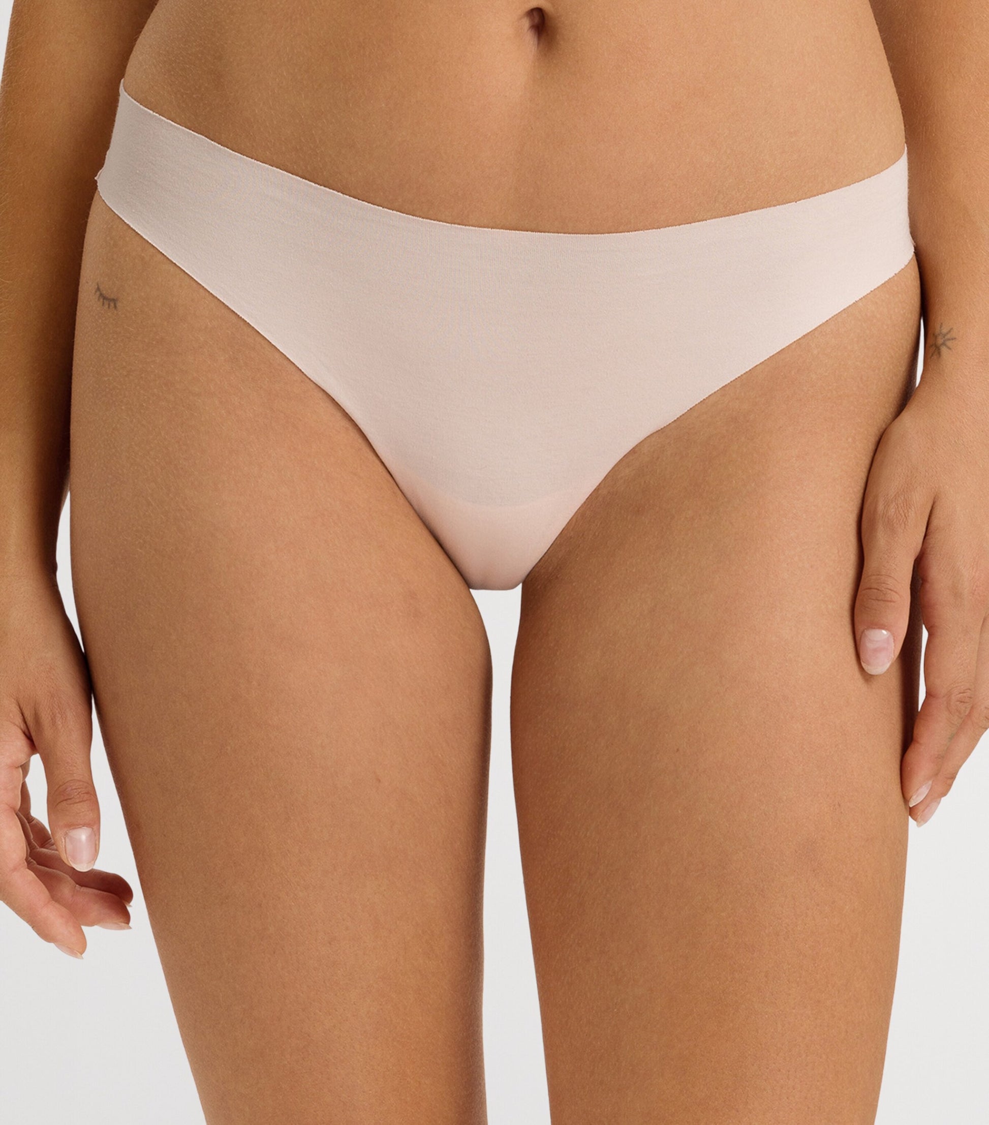 Hanro Nude Invisible Cotton Thong