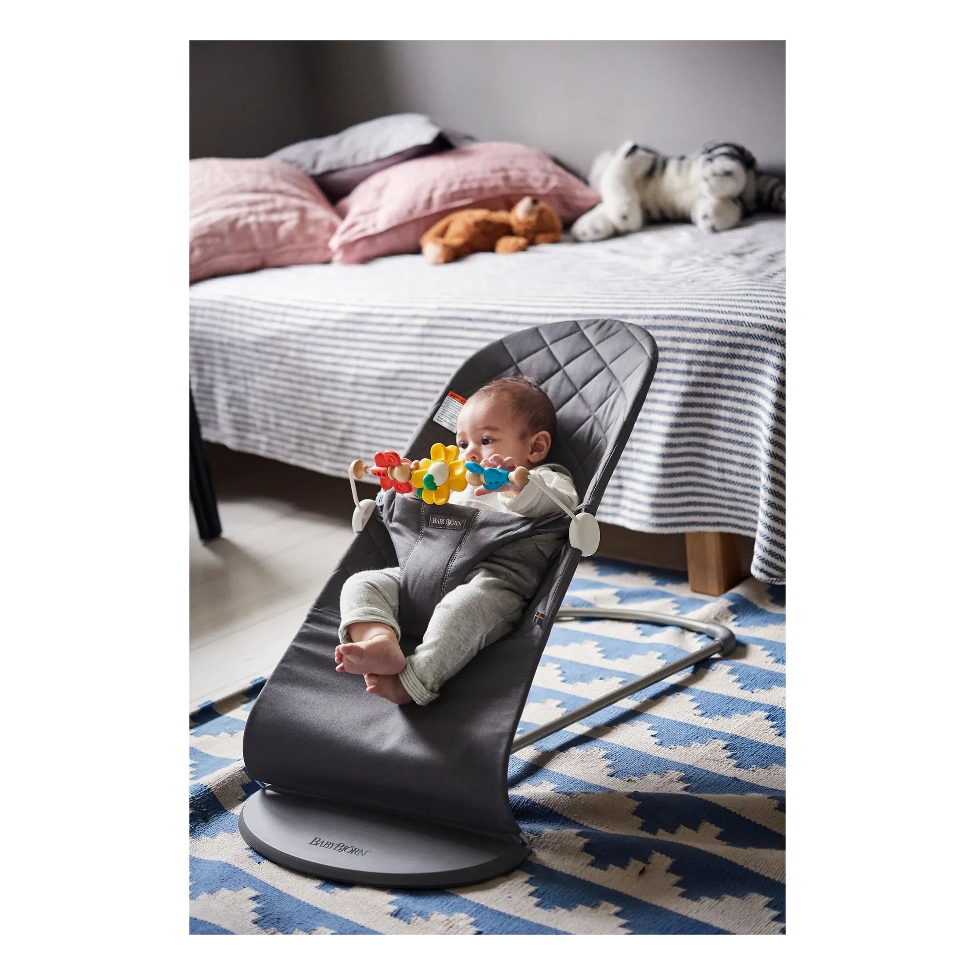BabyBjörn - Bliss deckchair in quilted cotton | Charcoal grey