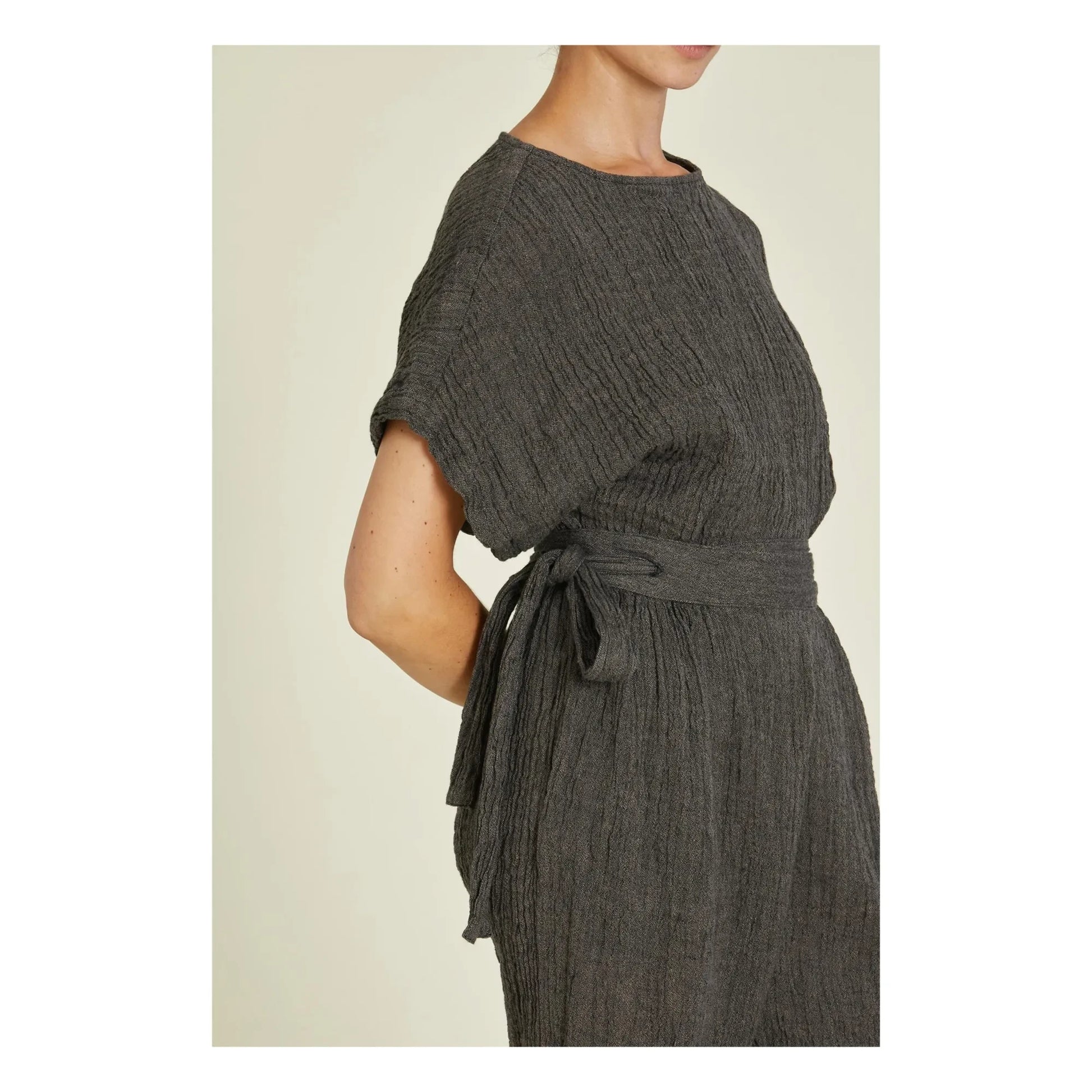 Black Crane - Basic Linen Top | Slate grey