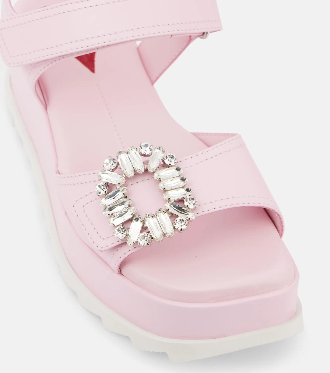 Roger Vivier - صنادل جلدية مزينة بكعب بلاتفورم
