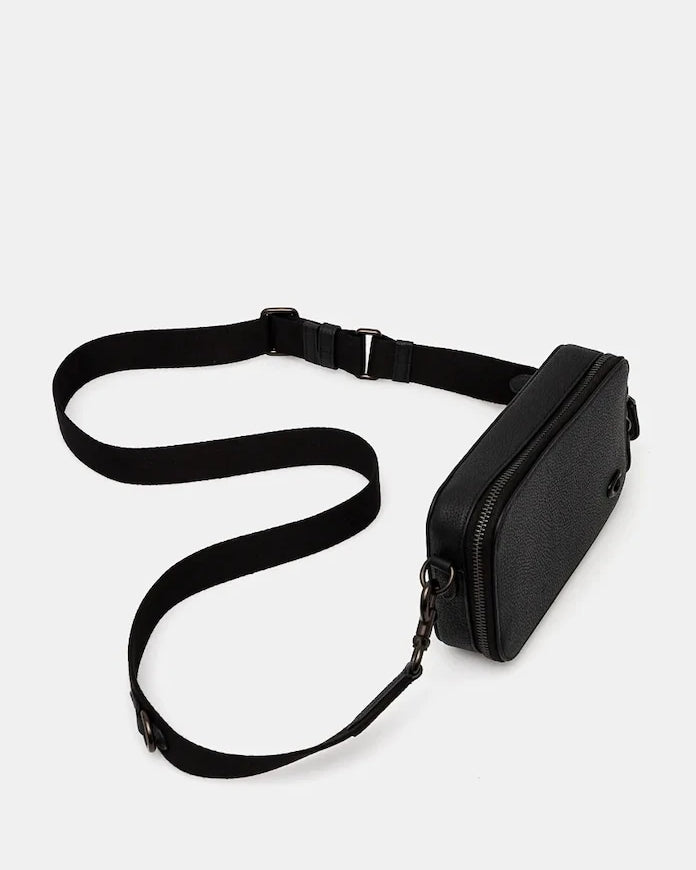 Coach Charter Slim Crossbody Deri Omuz Çantası