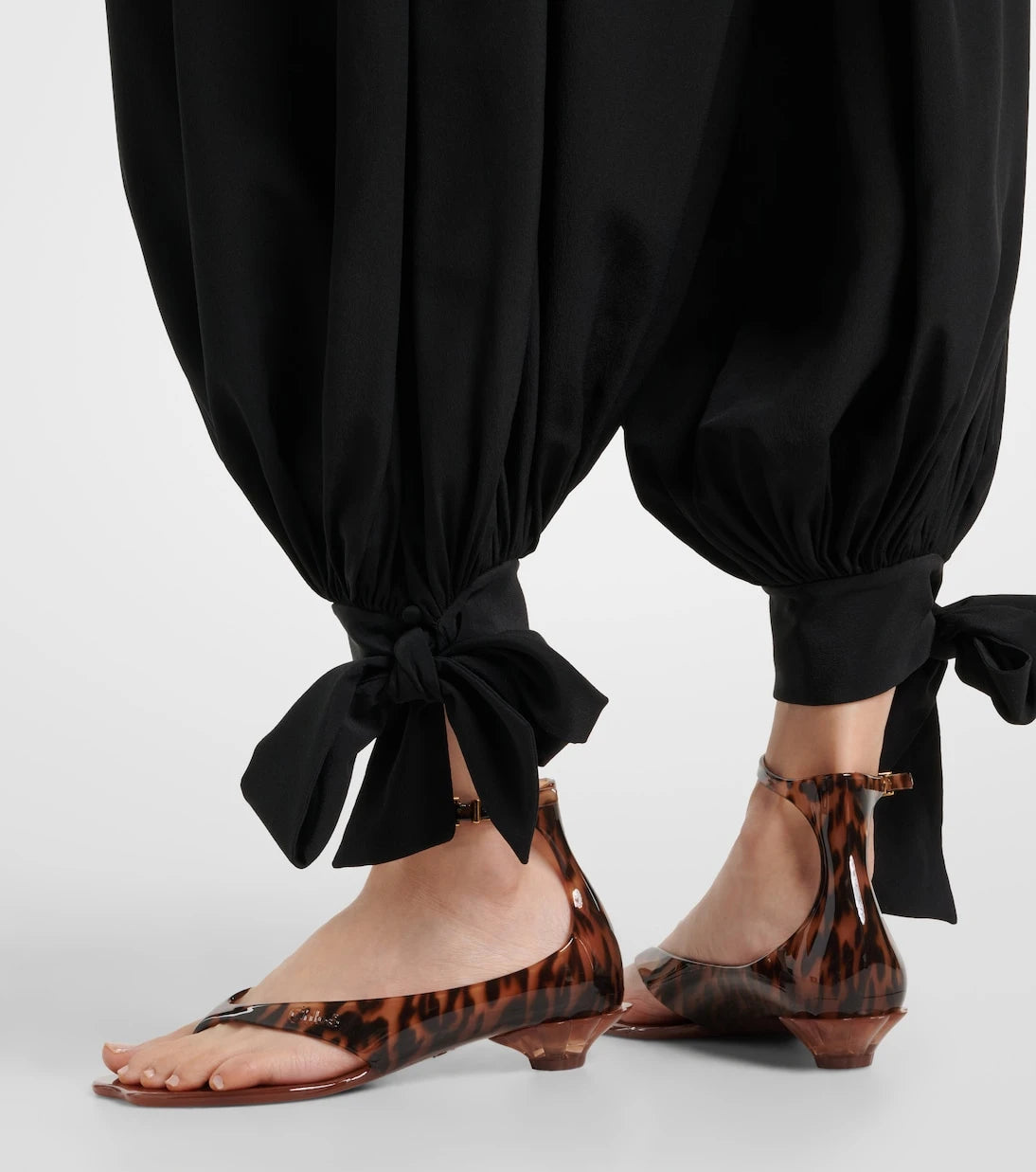 Chloé - صندل جيلي بنقشة جلد الحيوان من كلوي