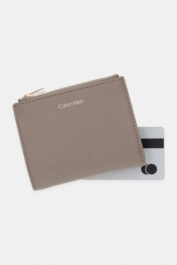 Calvin Klein Kadın Suni Deri Cüzdan