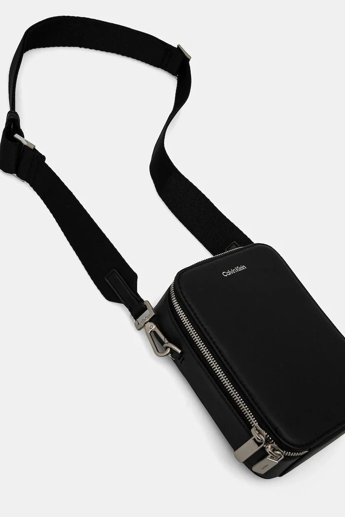 Чанта през рамо Calvin Klein