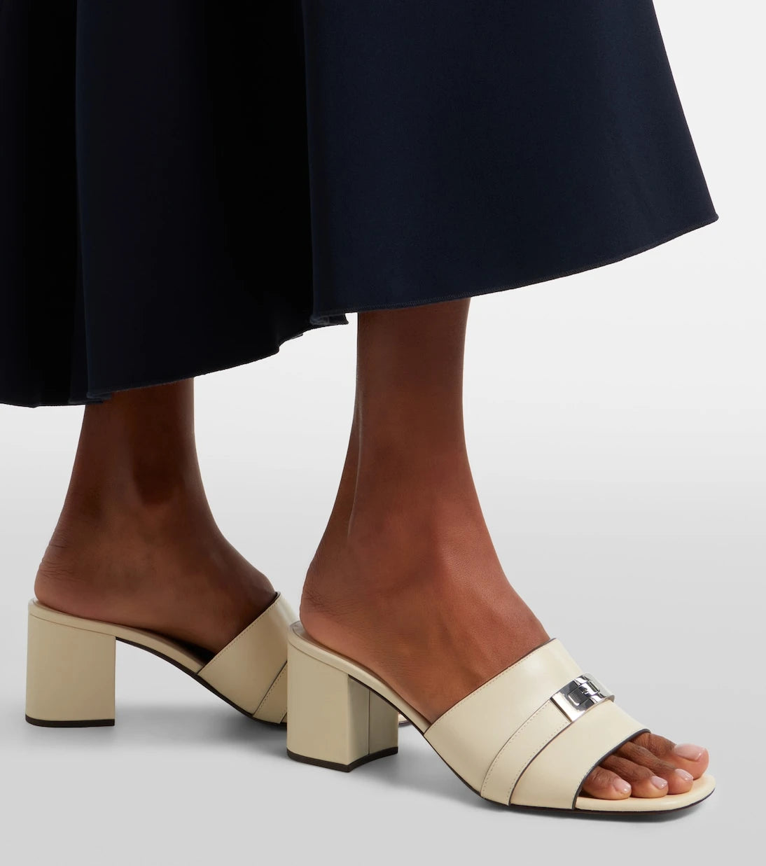 Tory Burch - حذاء LeeLee mules الجلدي