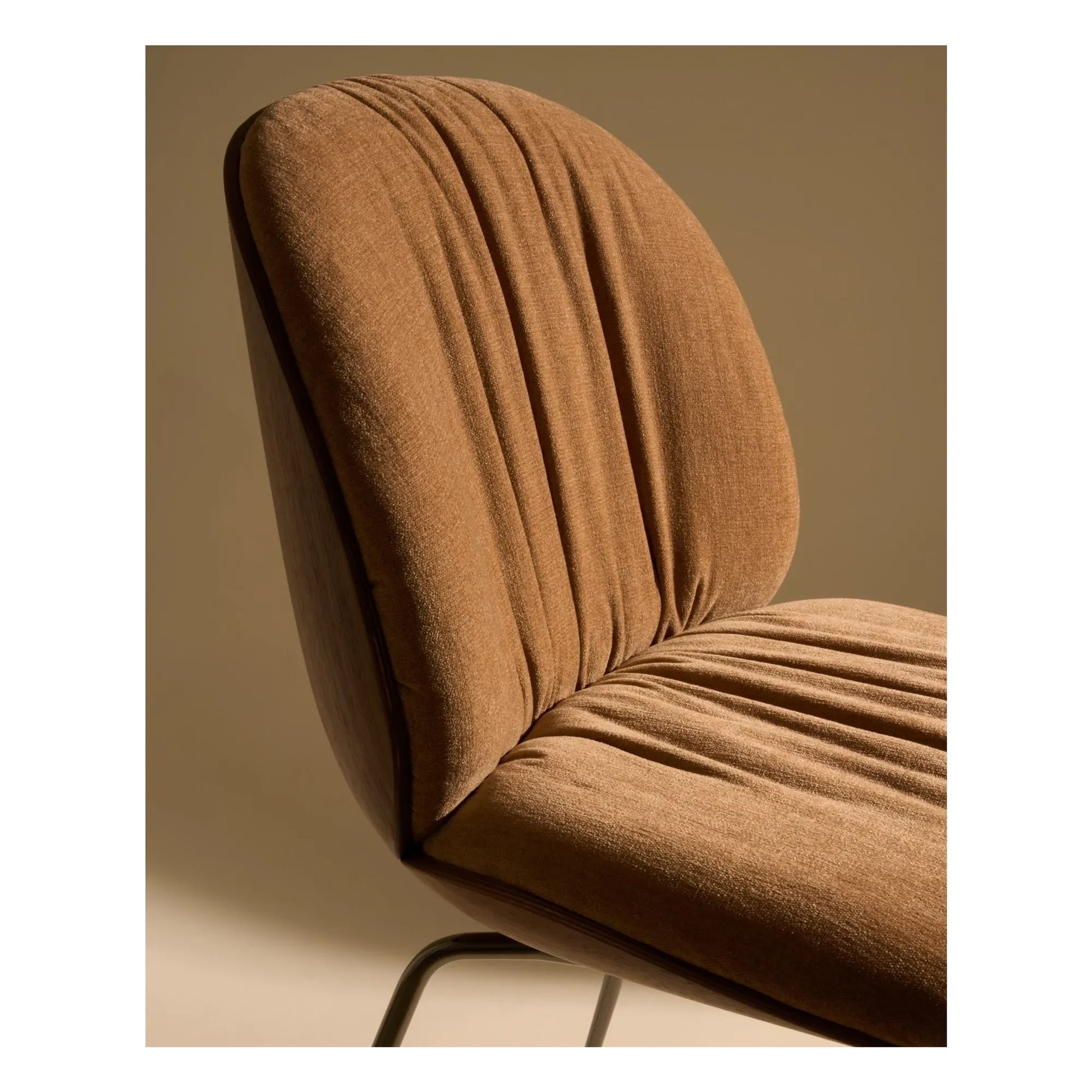 Gubi - Beetle Soft chair, Gamfratesi | Caramel