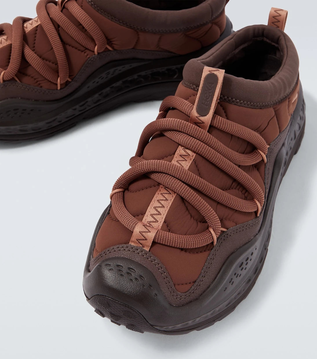 Hoka One One - أحذية أورا بريمو الرياضية